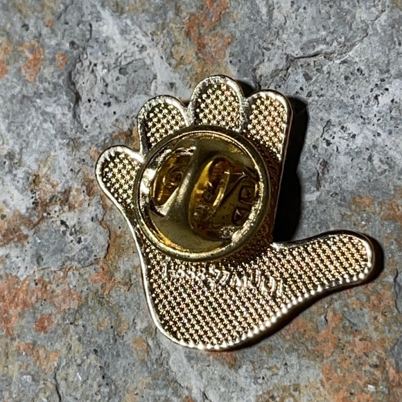 🏹3/$45🏹 épinglette mettons fin au racisme / racism stop it pin - Picture 3 of 3